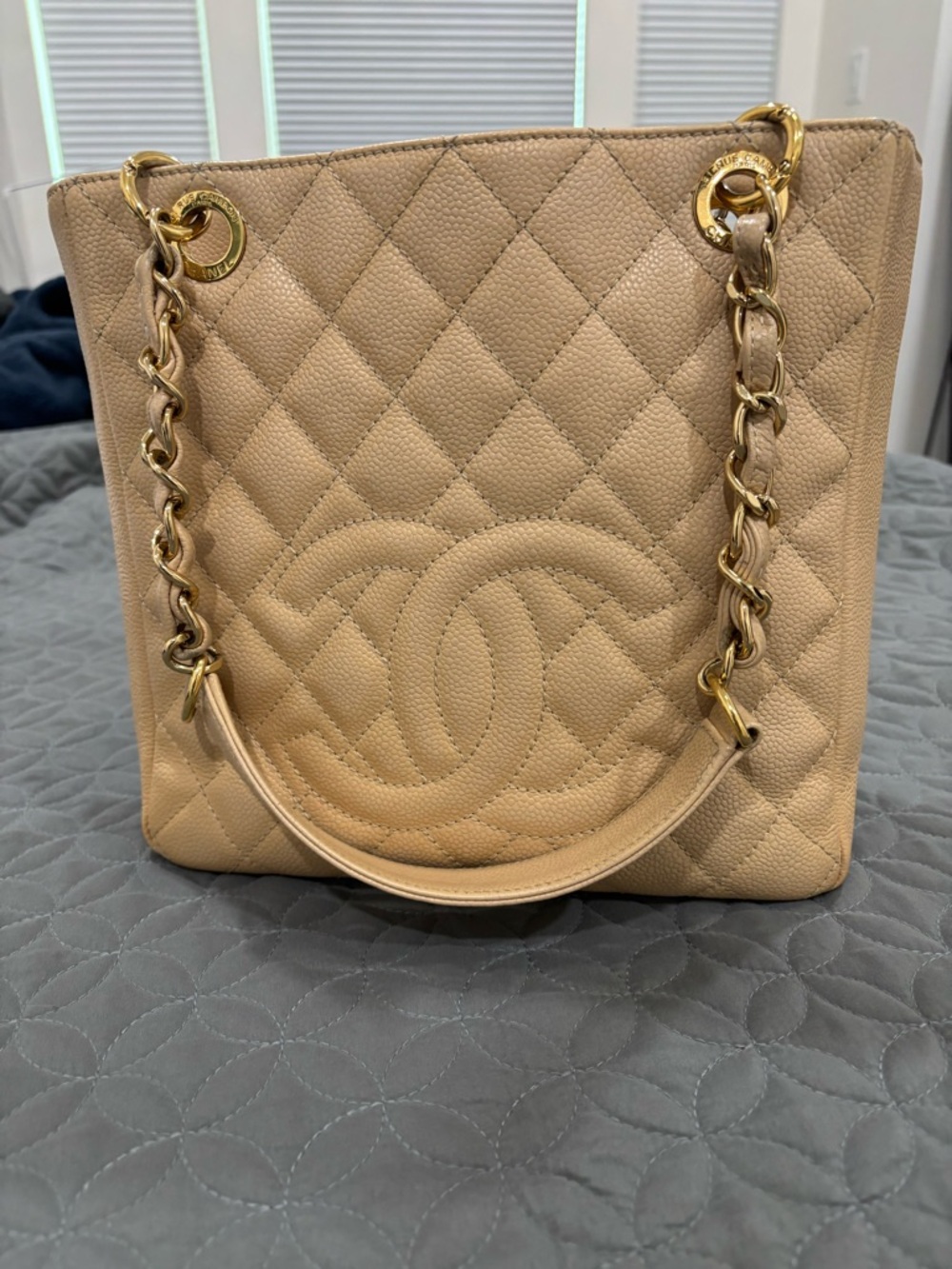 CHANEL caviar Beige Leather Shoulder Bag with Gold Hardware